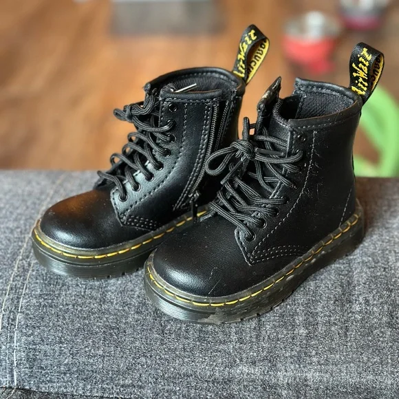Dr. Martens Shoes Size 7 Toddler Doc Martens Only Worn Once